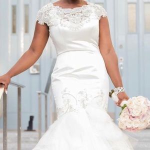 Spotless Badgley Mischka wedding dress